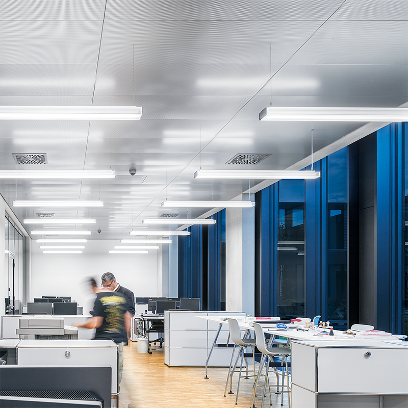 ECOOS II slim surface-mounted/pendant luminaire | Zumtobel